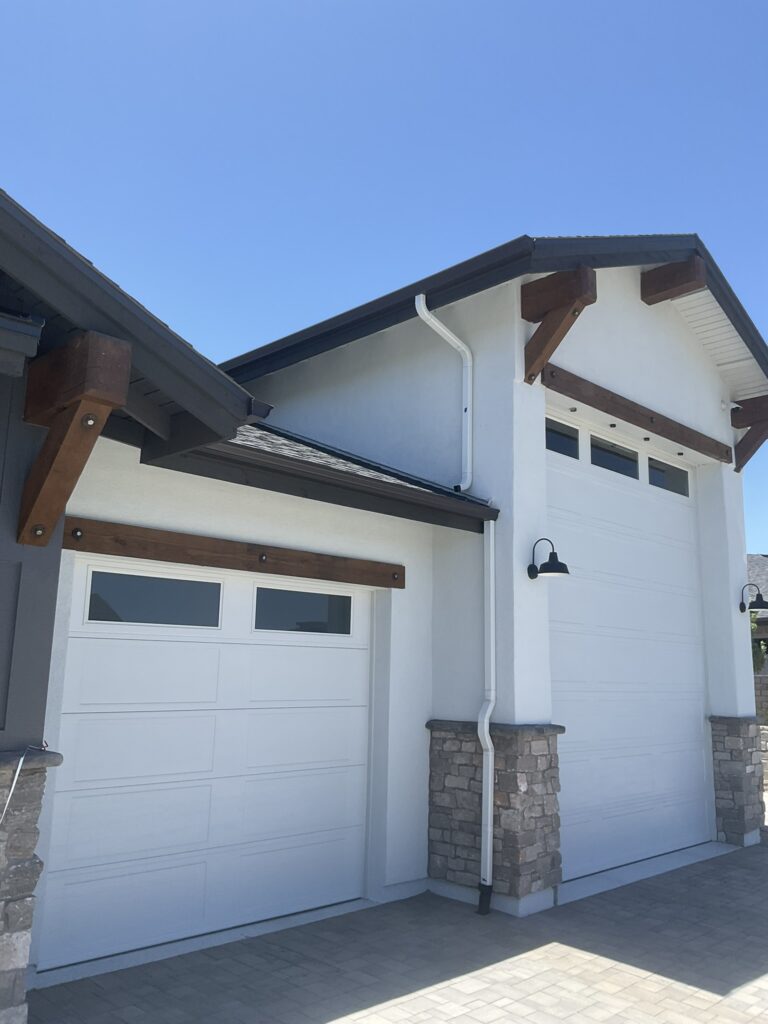 White RV Garage - Prescott Arizona Seamless Gutters by Willbuilt